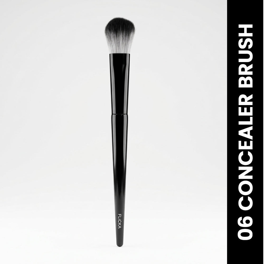 06 Concealer Brush
